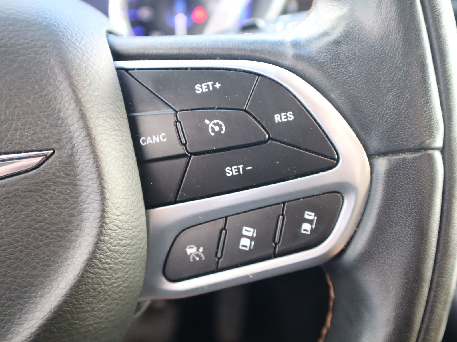 Used 2022 Chrysler Pacifica Pinnacle AWD/4WD image 36