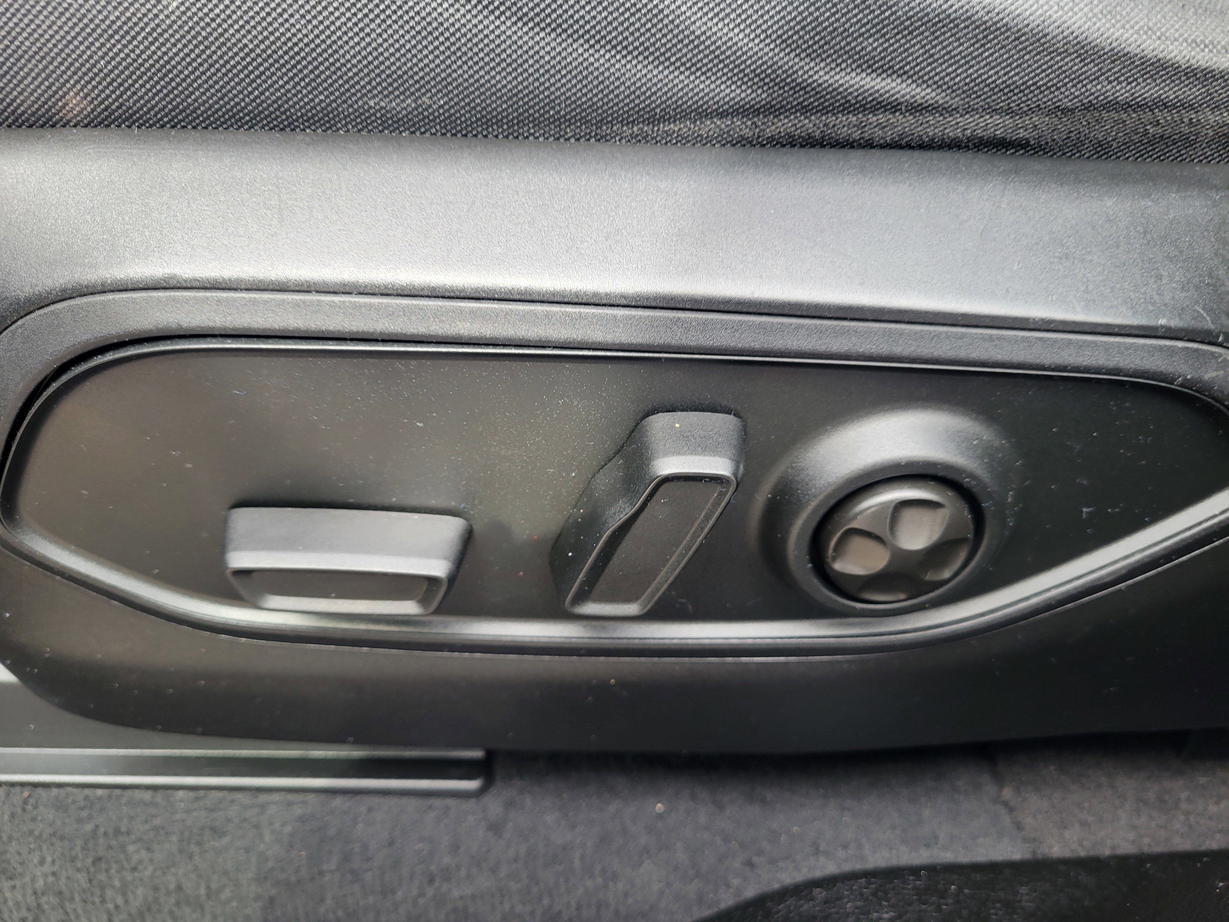 Used 2022 Jeep Grand Cherokee L Laredo w/ Luxury Tech Group I image 31