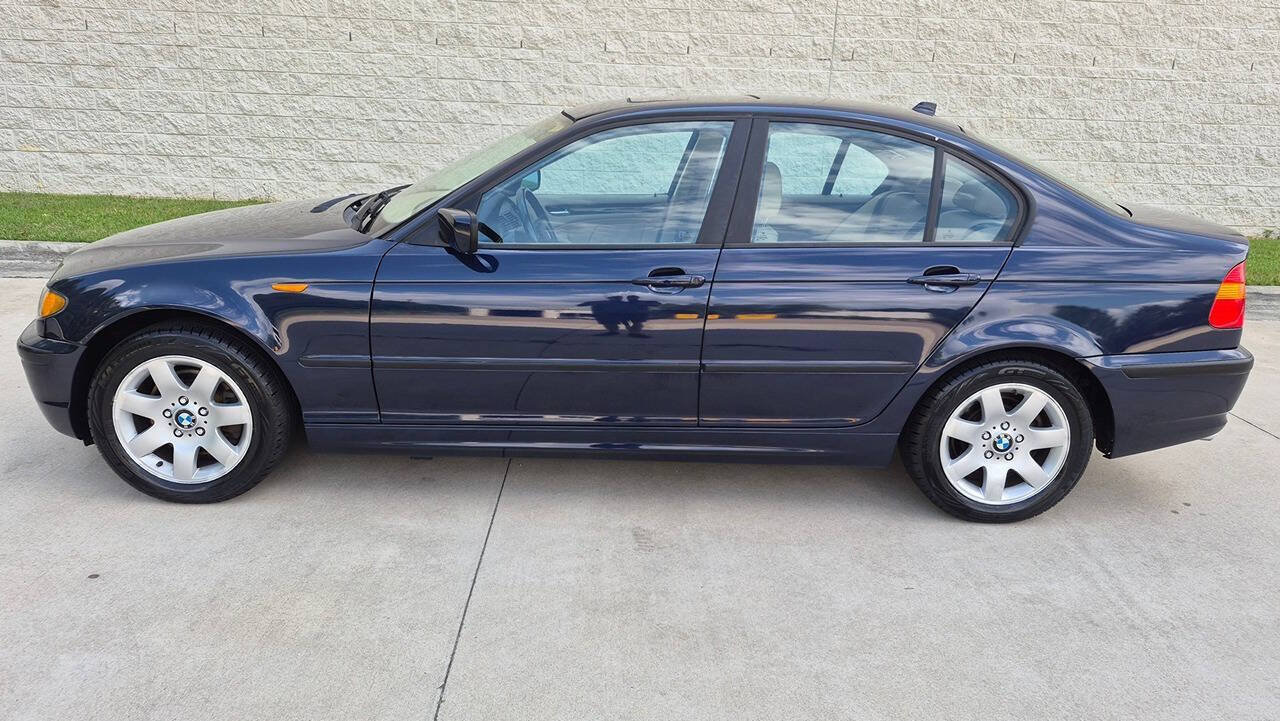 Used 2004 BMW 325xi Sedan AWD/4WD image 4