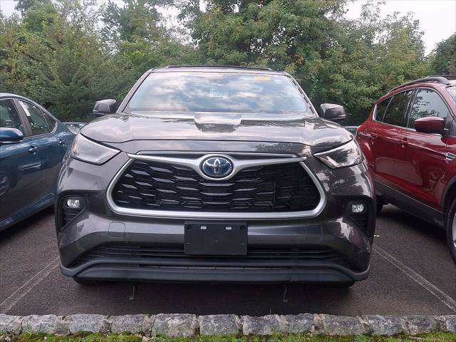 Certified 2022 Toyota Highlander LE AWD/4WD image 2