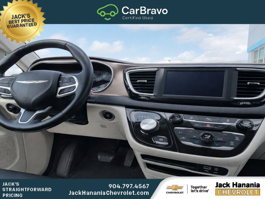 Used 2019 Chrysler Pacifica Touring-L FWD image 13