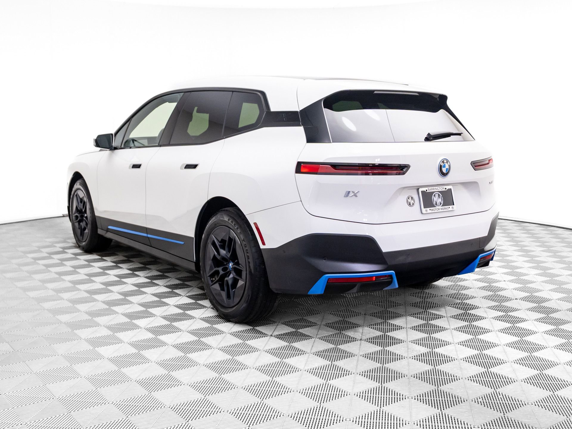 Used 2024 BMW iX xDrive50 w/ Convenience Package video 3