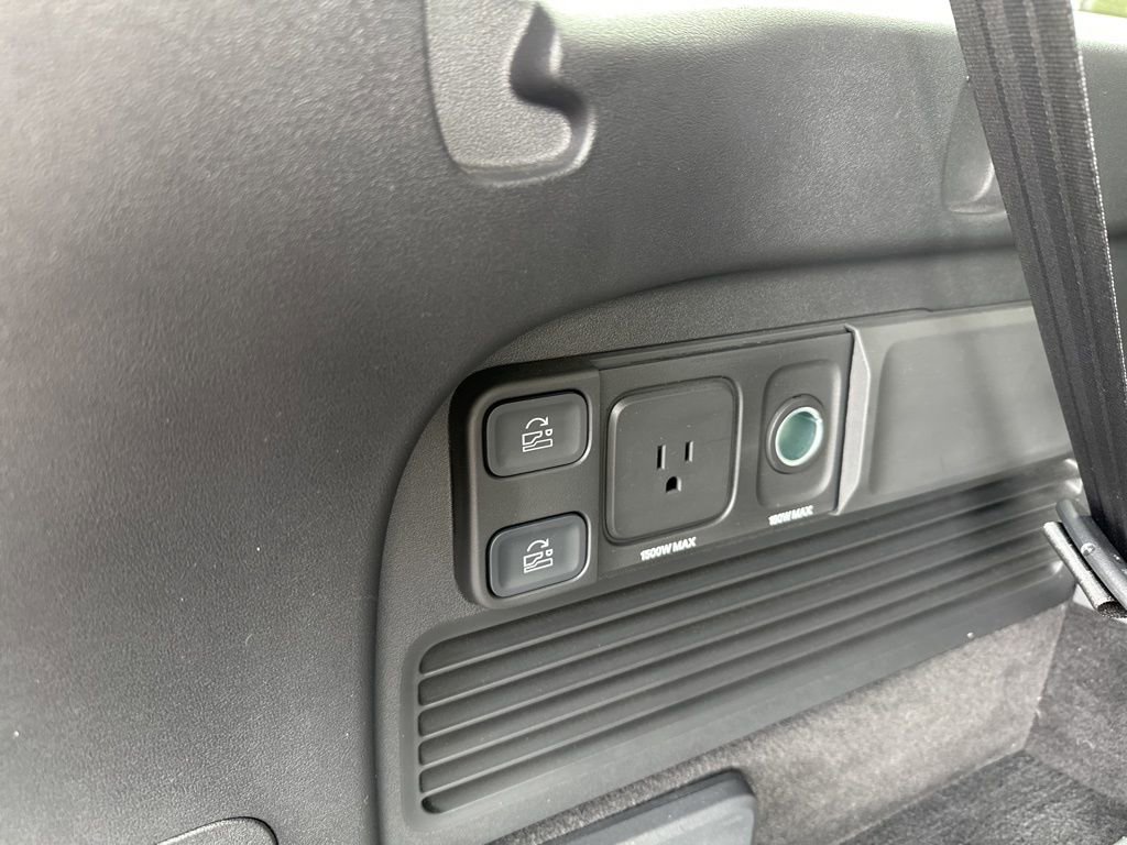 Used 2023 Rivian R1S Adventure image 16