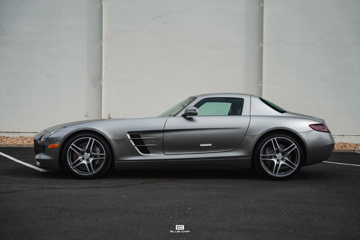 Used 2011 Mercedes-Benz SLS AMG Coupe image 2
