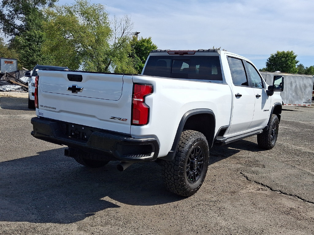 Used 2025 Chevrolet Silverado 2500 ZR2 w/ Technology Package AWD/4WD image 11