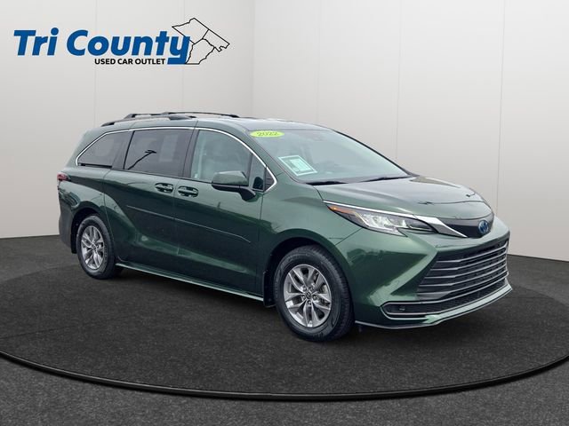 Used 2022 Toyota Sienna LE AWD/4WD image 1