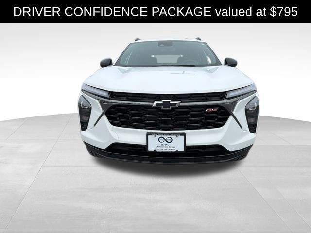 Used 2025 Chevrolet Trax RS w/ Driver Confidence Package image 2