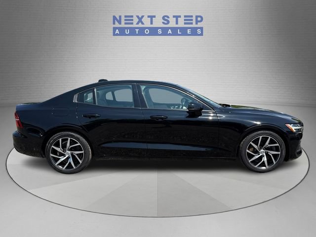 Used 2020 Volvo S60 T6 Momentum w/ Protection Package Premier AWD/4WD image 9