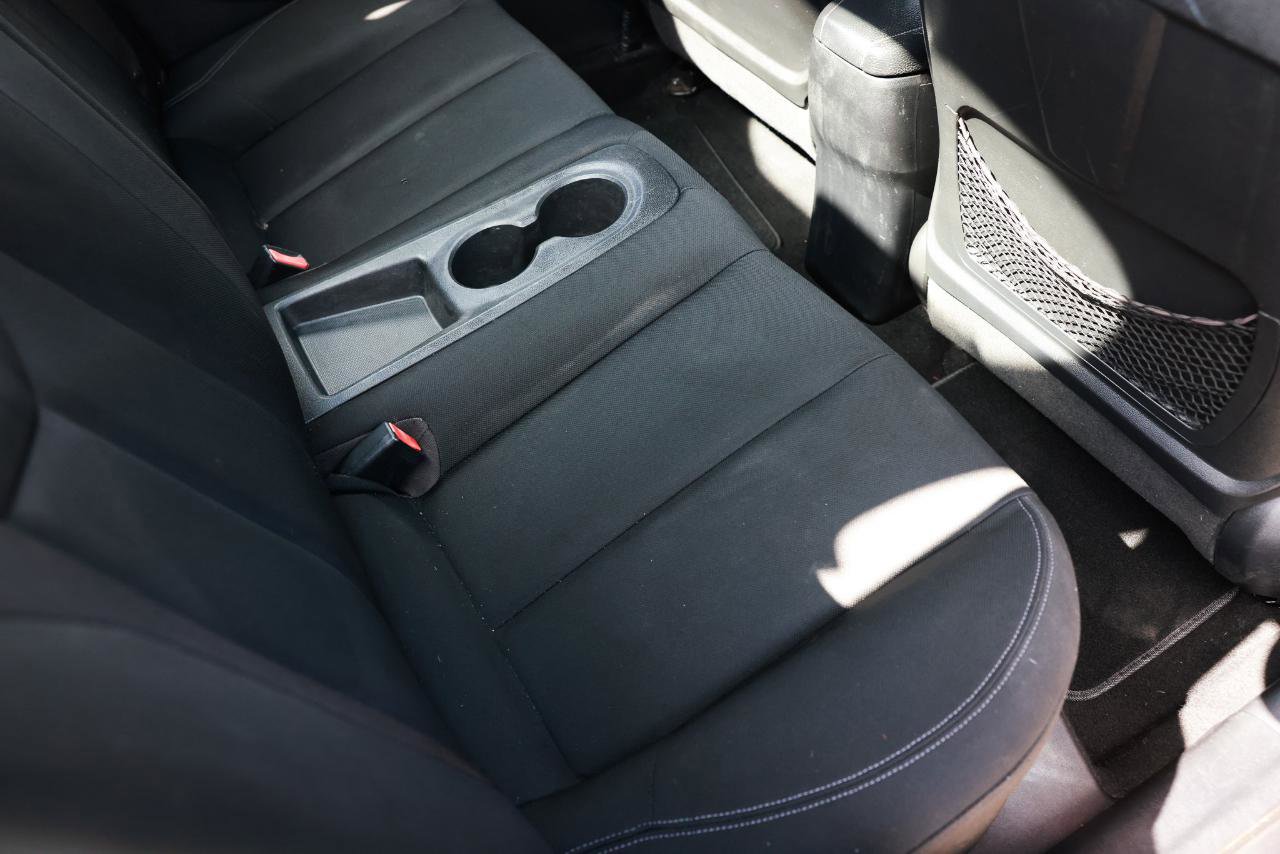 Used 2016 Hyundai Veloster FWD image 12
