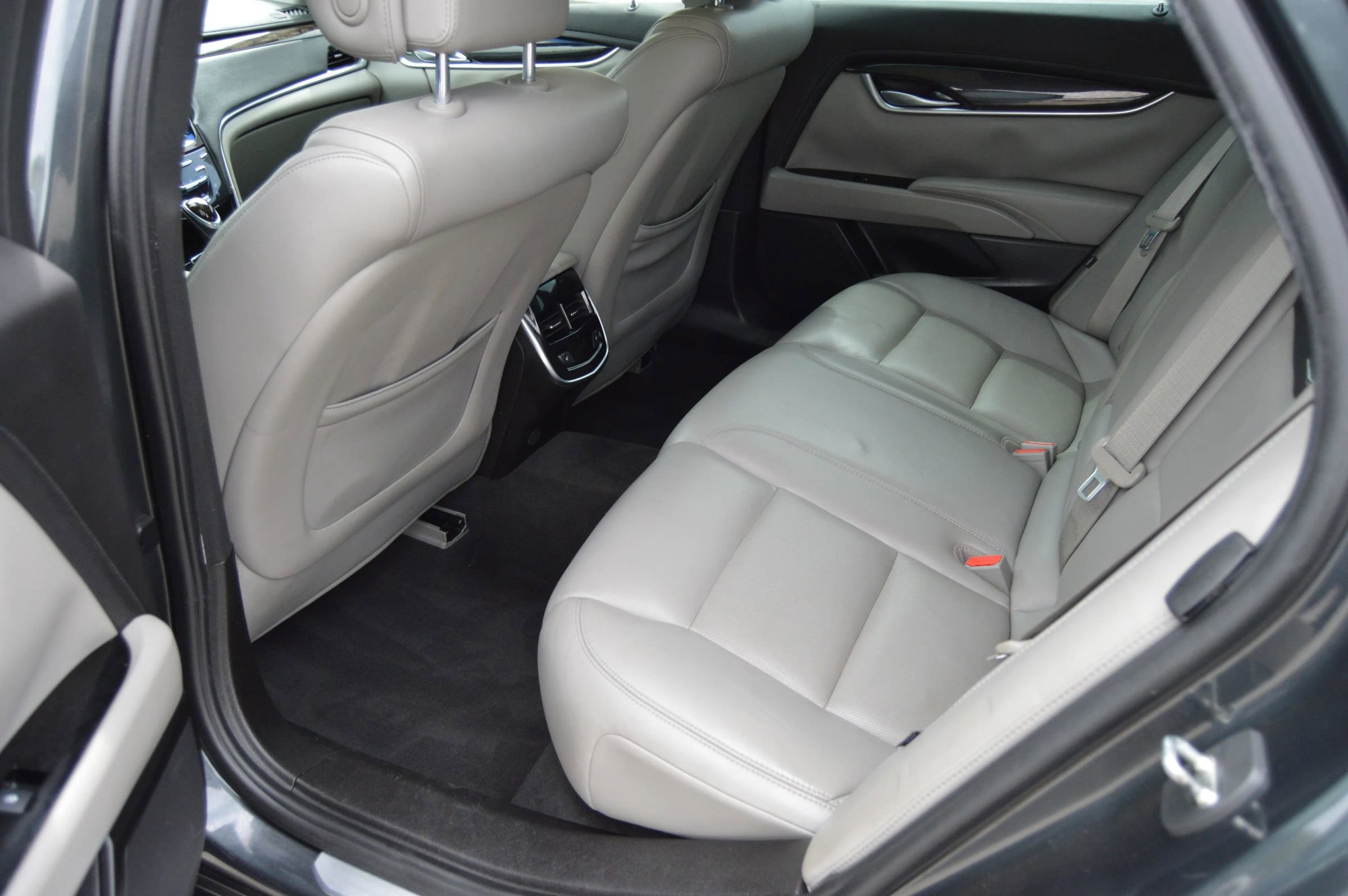 Used 2013 Cadillac XTS Luxury w/ Driver Awareness Package FWD image 19
