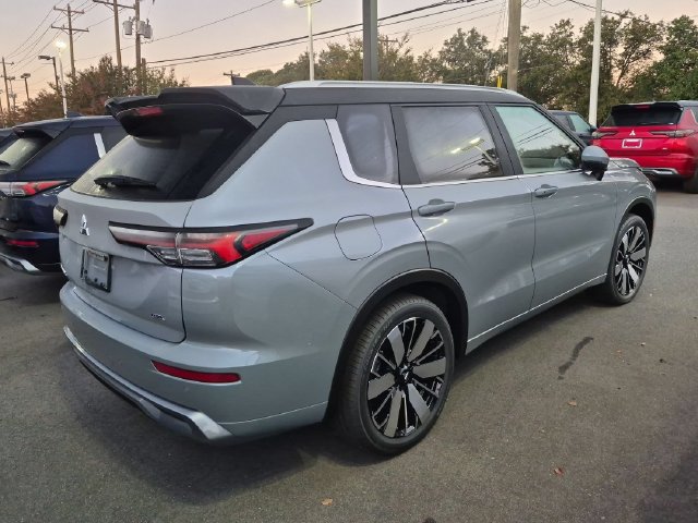 New 2026 Mitsubishi Outlander SEL FWD image 3