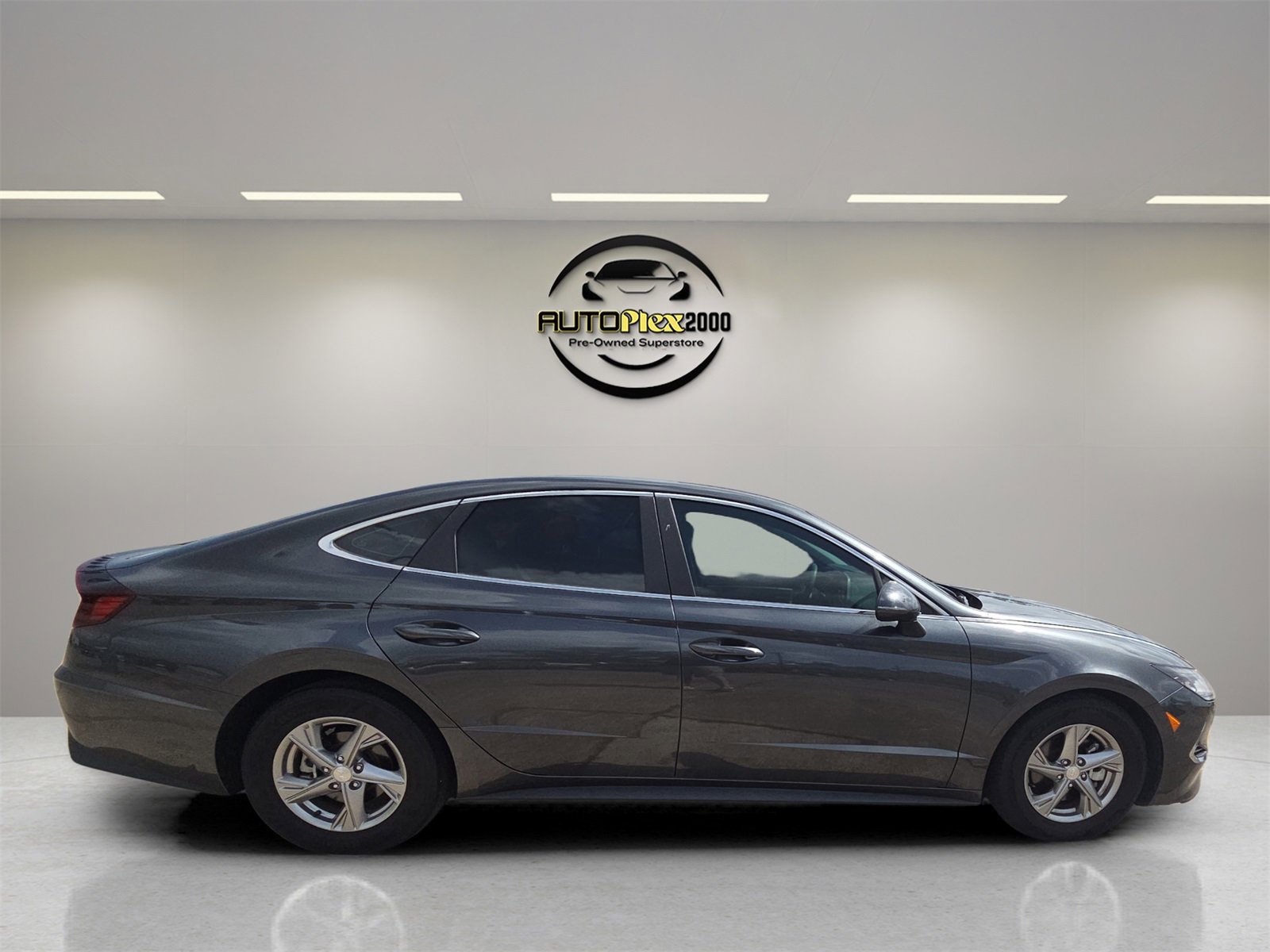 Used 2023 Hyundai Sonata SE image 3