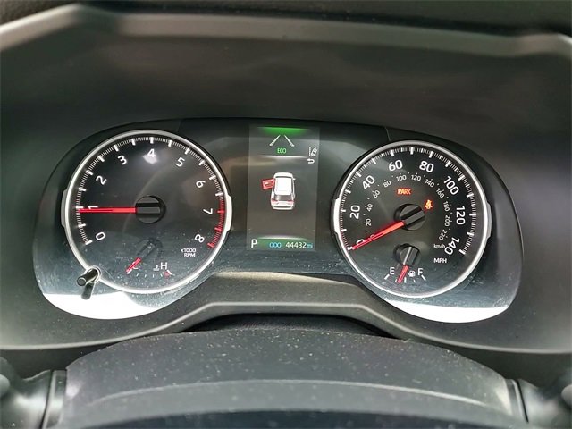 Used 2022 Toyota RAV4 XLE Premium image 16