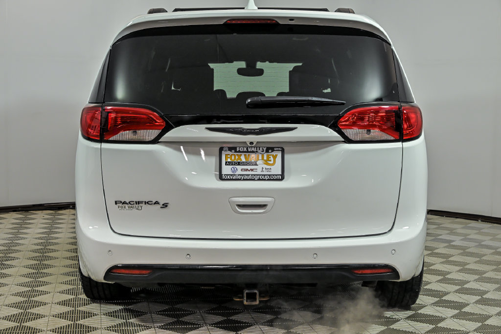 Used 2020 Chrysler Pacifica Touring-L Plus w/ S Appearance Package FWD image 7