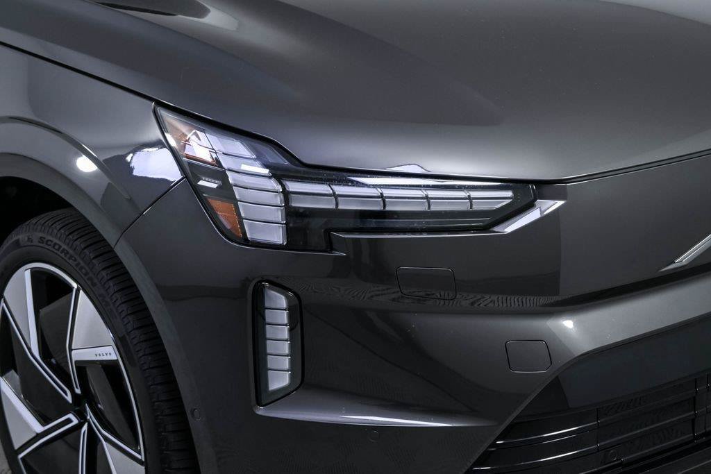 Certified 2025 Volvo EX90 Plus AWD/4WD image 39