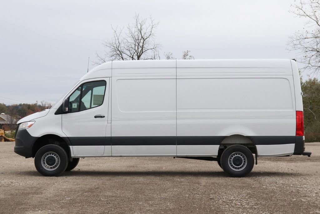 Used 2025 Mercedes-Benz Sprinter 2500 image 4