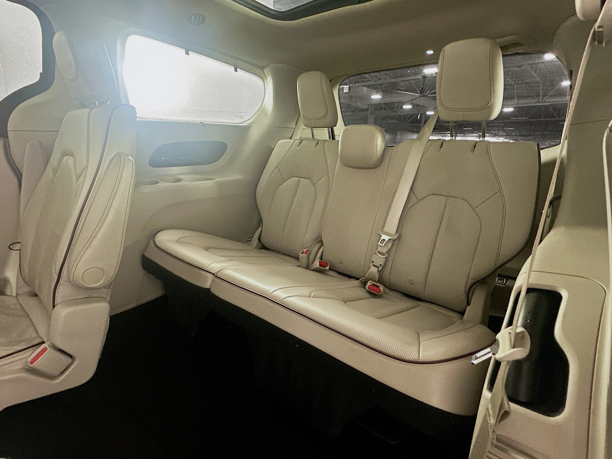 Used 2020 Chrysler Pacifica Limited w/ Advanced Safetytec Group FWD image 30