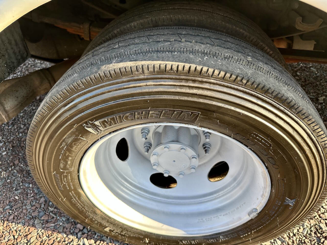 Used 2009 Ford F550 2WD Regular Cab Super Duty image 25