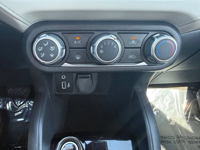 Used 2022 Nissan Versa SV FWD image 22