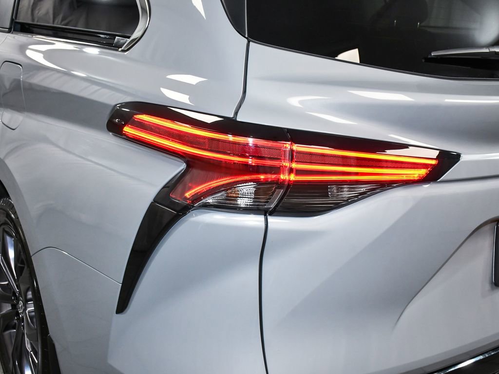 Used 2024 Toyota Sienna XSE image 72