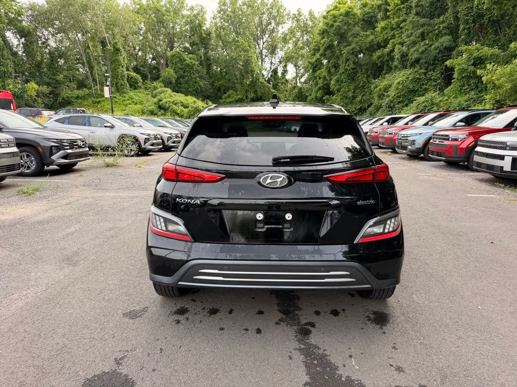 Certified 2023 Hyundai Kona Limited FWD image 4