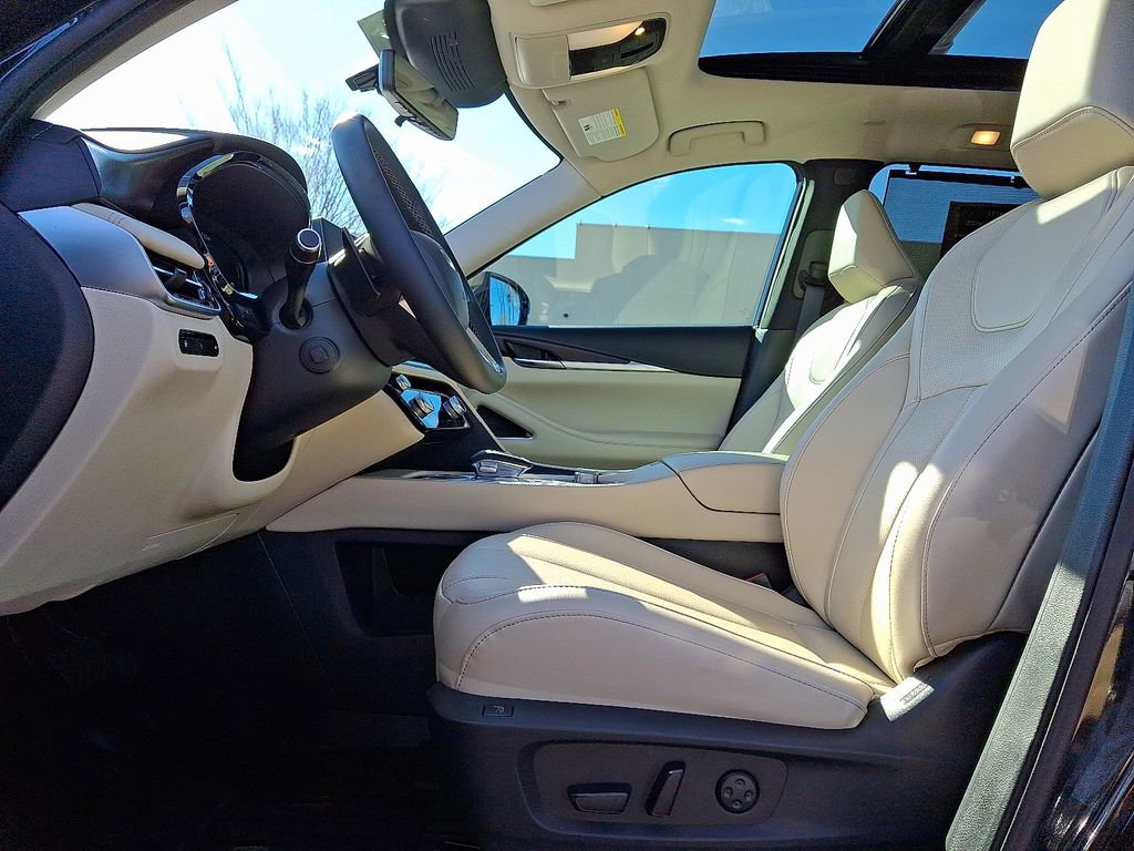 Used 2025 INFINITI QX60 Sensory w/ Vision Package image 13
