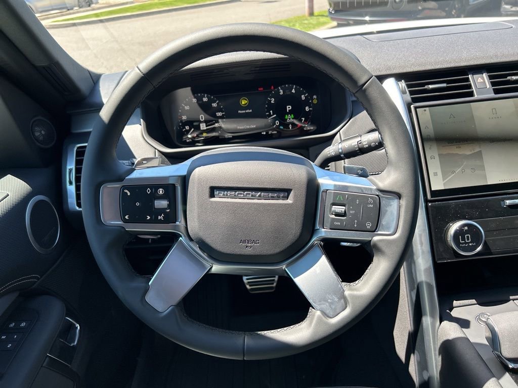 New 2025 Land Rover Discovery Dynamic SE image 24