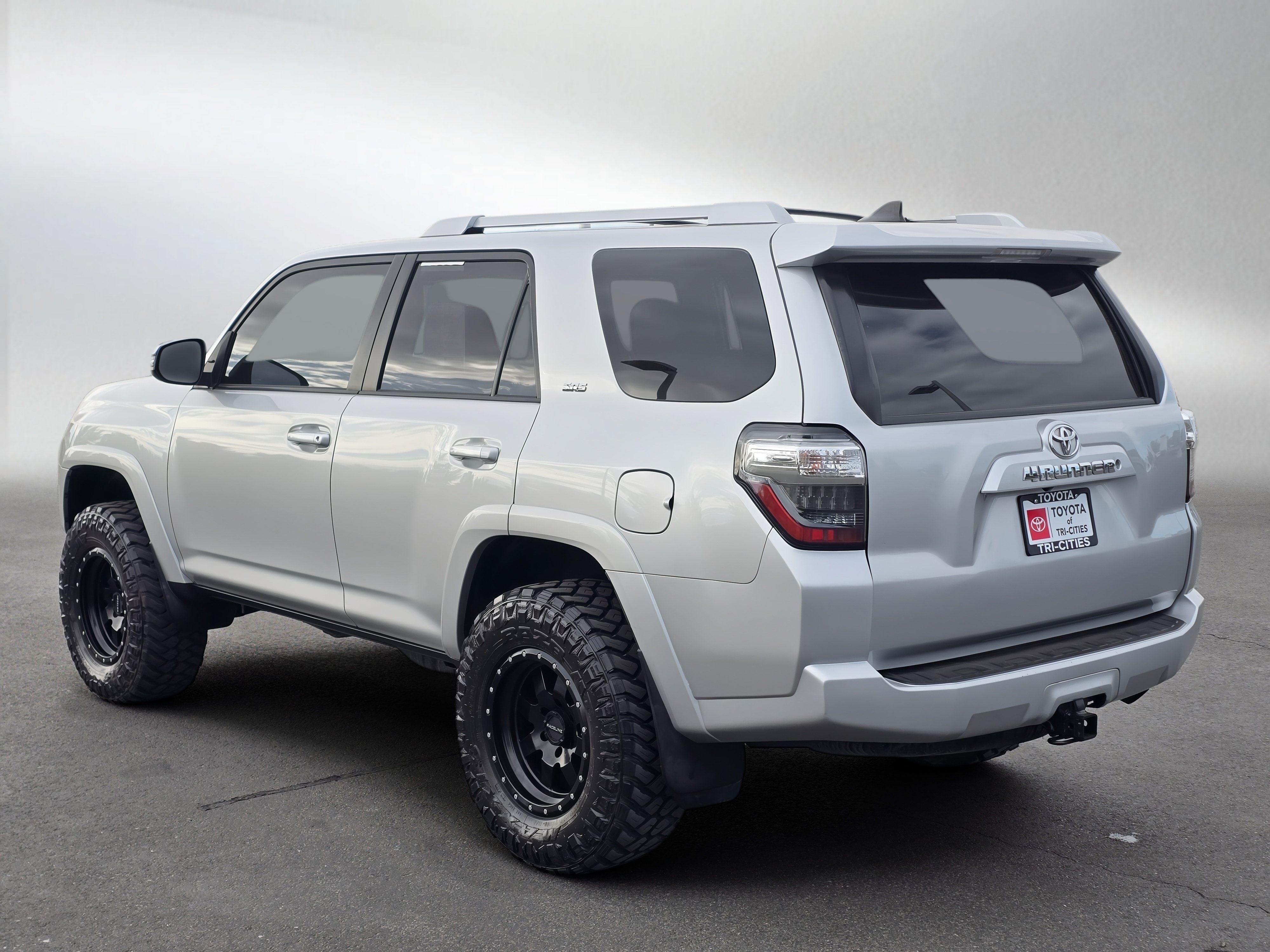 Used 2018 Toyota 4Runner SR5 Premium AWD/4WD image 3