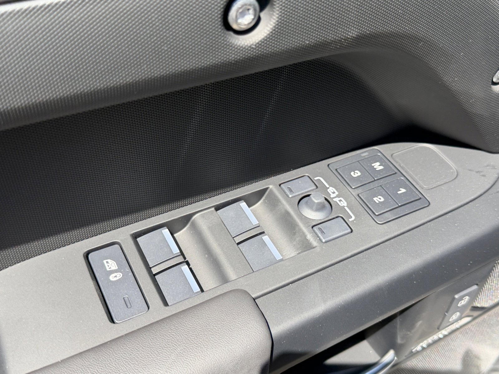 New 2026 Land Rover Defender 130 X-Dynamic SE AWD/4WD image 13