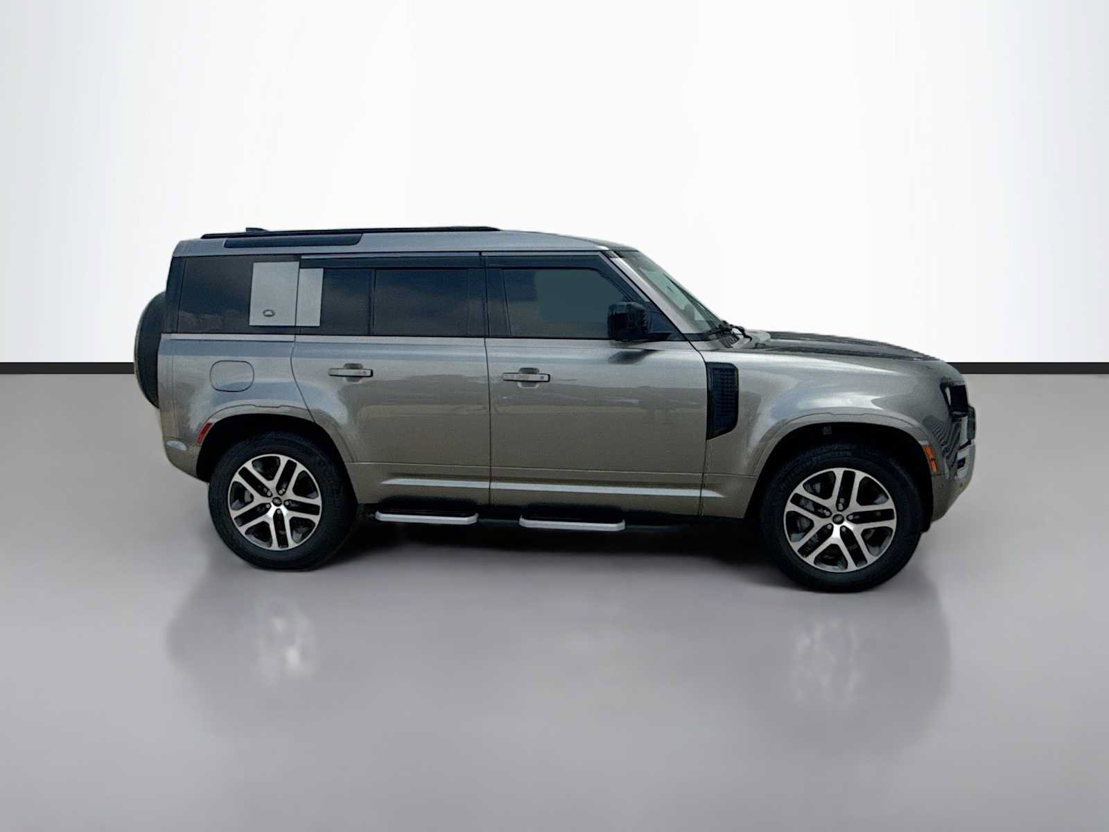 Certified 2022 Land Rover Defender 110 XS Edition AWD/4WD image 7