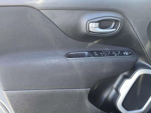 Used 2020 Jeep Renegade Latitude image 14