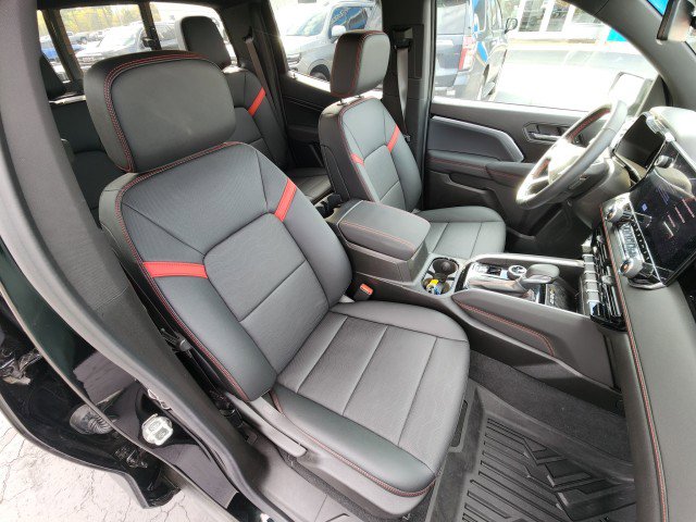 Used 2025 Chevrolet Colorado Z71 w/ Technology Package image 12