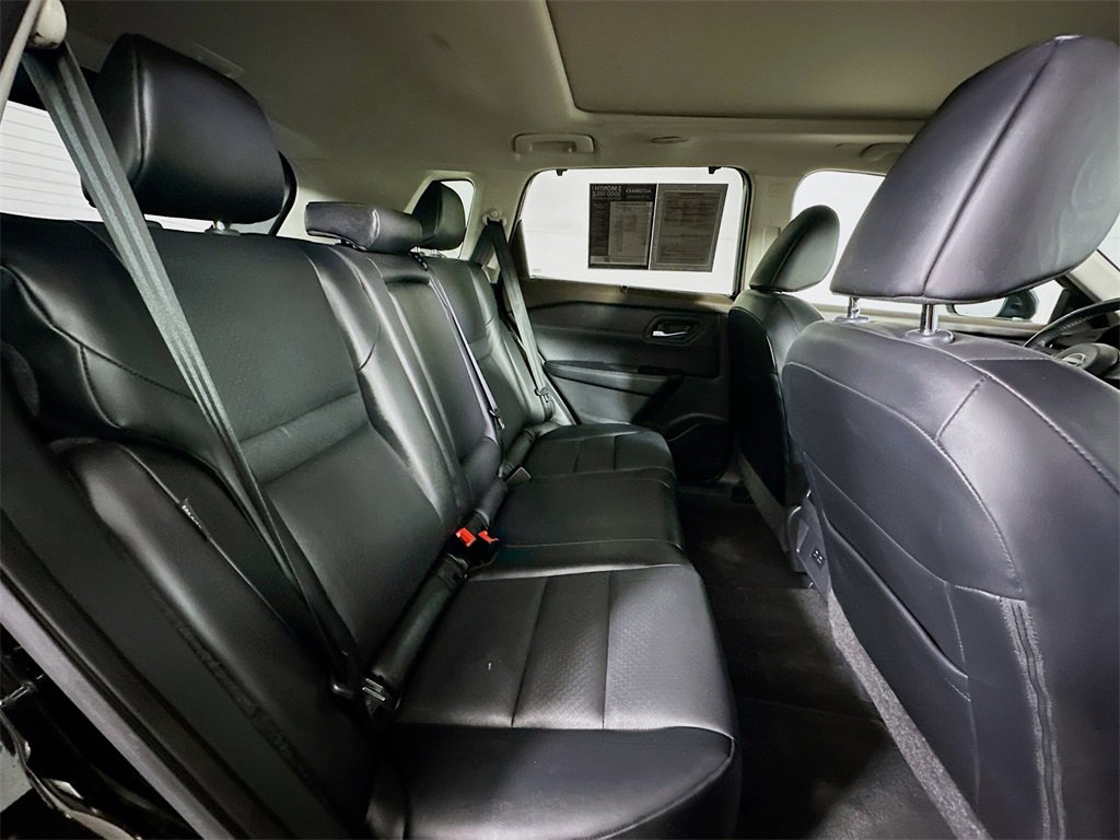 Used 2023 Nissan Rogue SV w/ SV Premium Package image 11