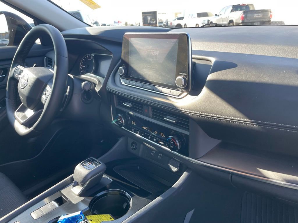 Used 2025 Nissan Rogue SV image 31