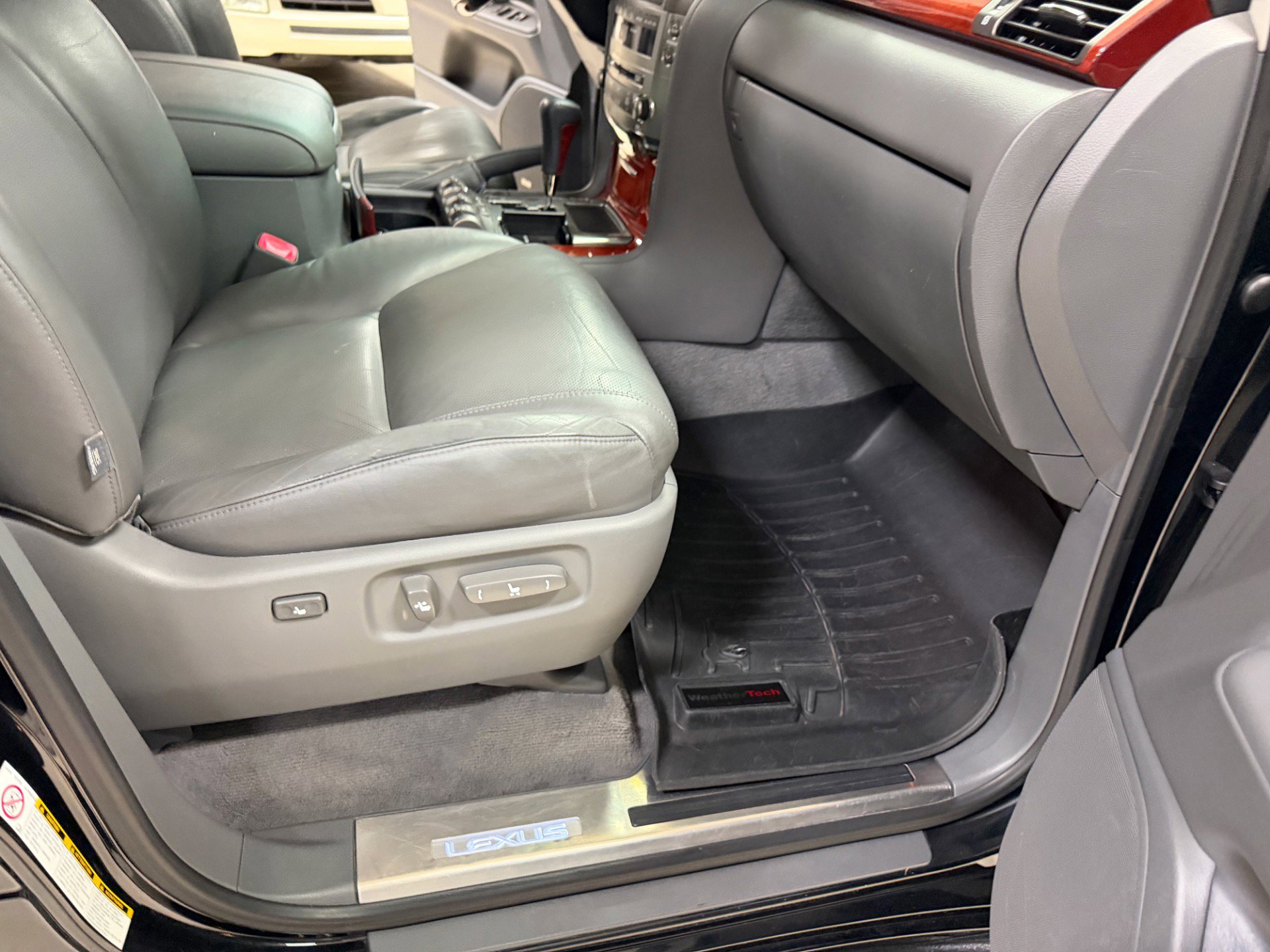 Used 2010 Lexus LX 570 4WD image 26