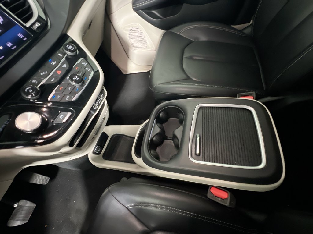Used 2023 Chrysler Pacifica Touring-L FWD image 24