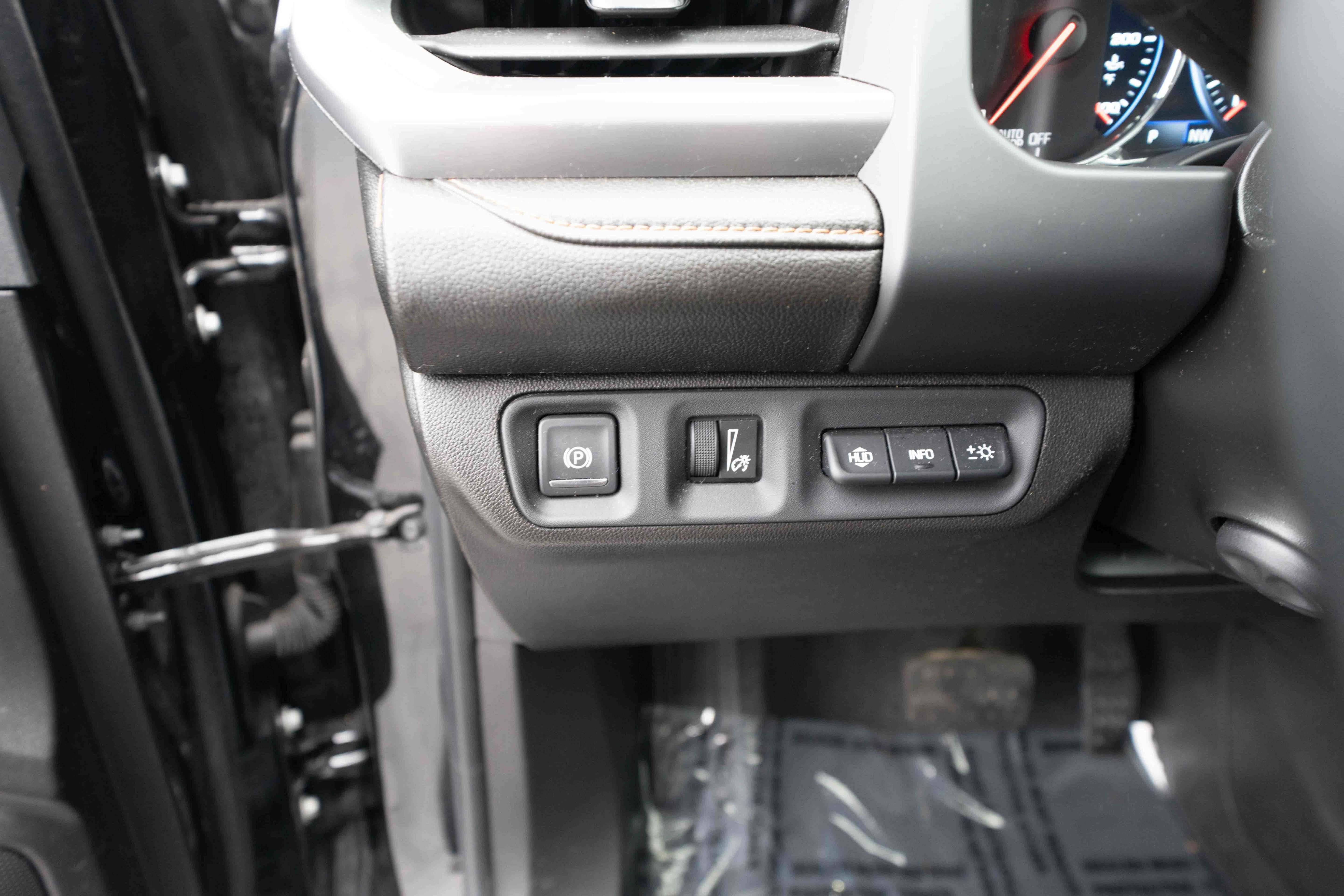 Used 2023 GMC Acadia AT4 w/ Technology Package image 11