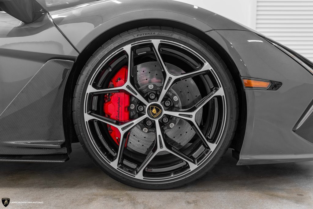 Used 2024 Lamborghini Revuelto image 23