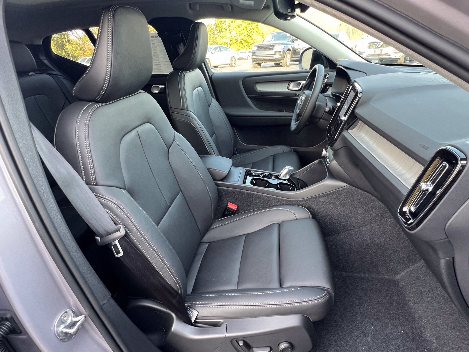 New 2026 Volvo XC40 B5 Plus w/ Protection Package Premier AWD/4WD image 19