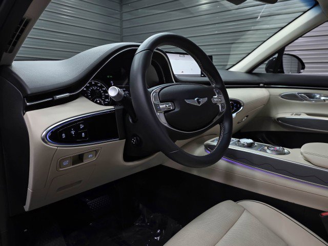 Used 2023 Genesis GV70 2.5T w/ Advanced Package AWD/4WD image 10