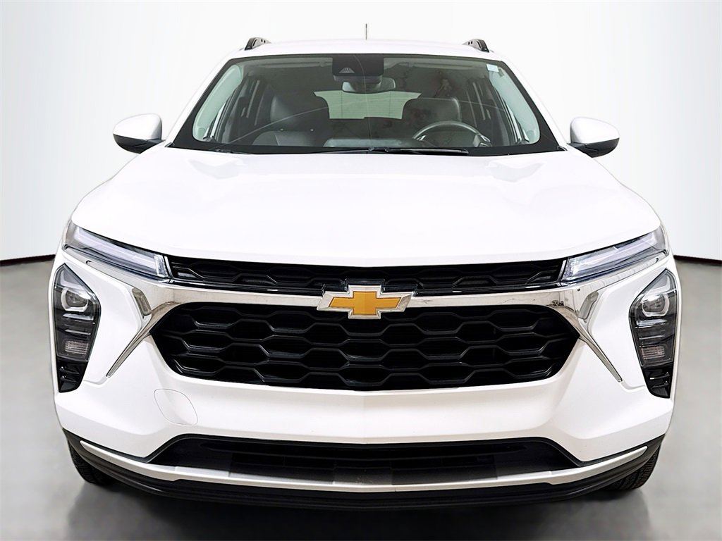 Used 2024 Chevrolet Trax LT image 2