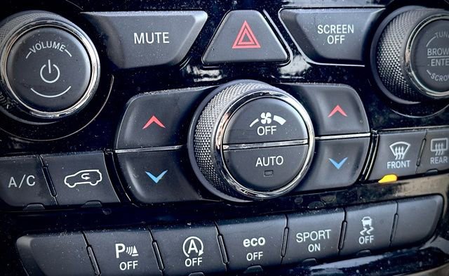 Used 2022 Jeep Grand Cherokee Laredo X image 21