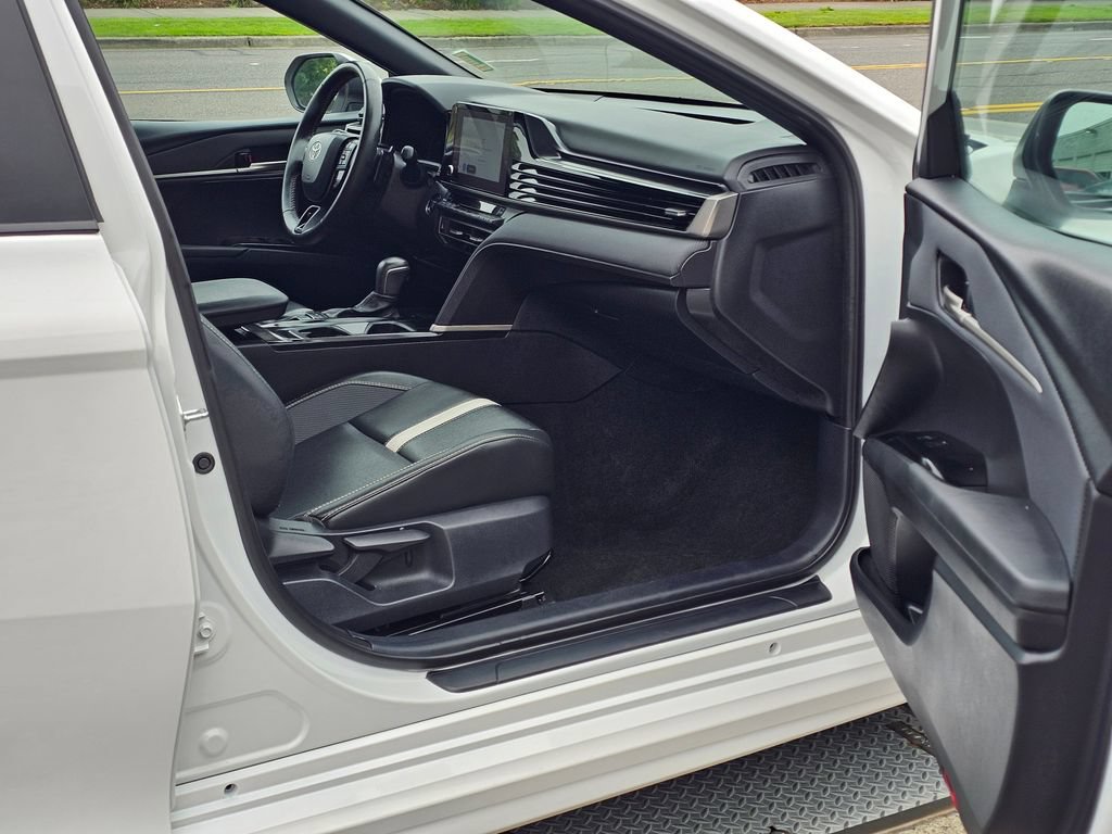 Used 2025 Toyota Camry SE FWD image 13