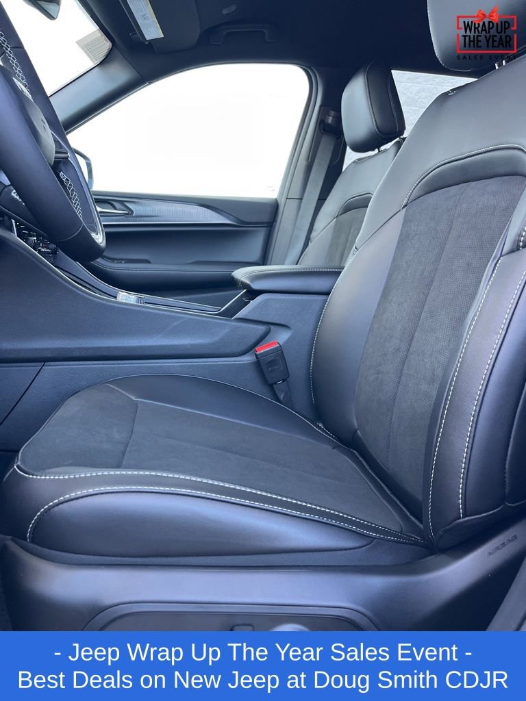 New 2025 Jeep Grand Cherokee L Laredo image 8