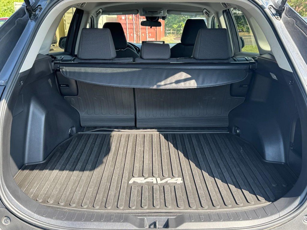 Used 2020 Toyota RAV4 LE AWD/4WD image 7