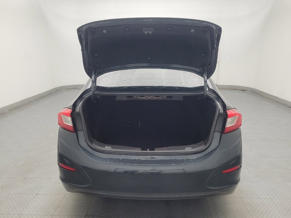 Used 2018 Chevrolet Cruze LT w/ Convenience Package FWD image 29
