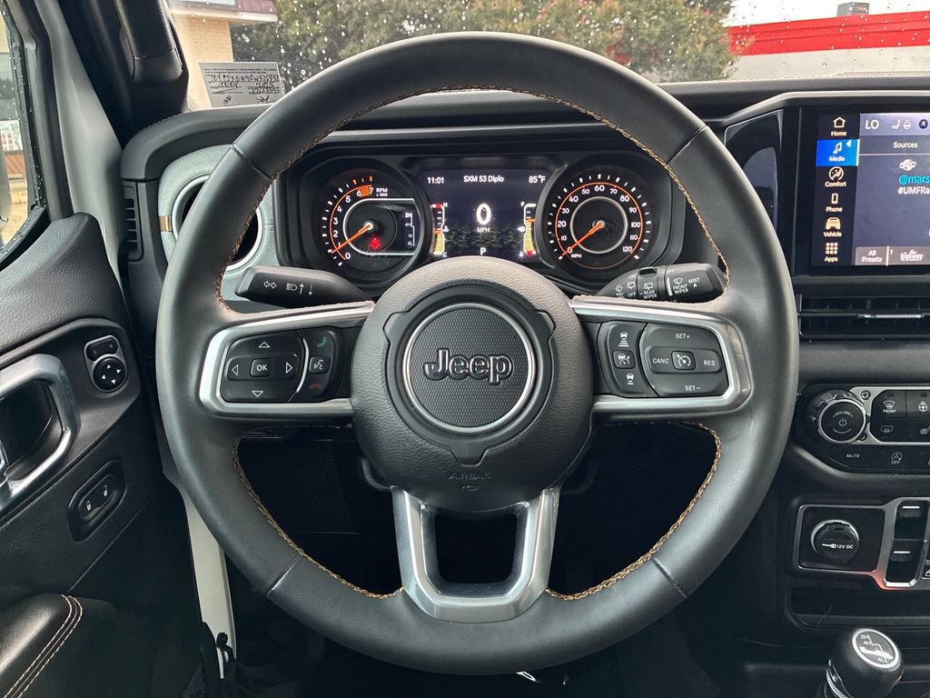 Used 2025 Jeep Wrangler Unlimited Sahara AWD/4WD image 23
