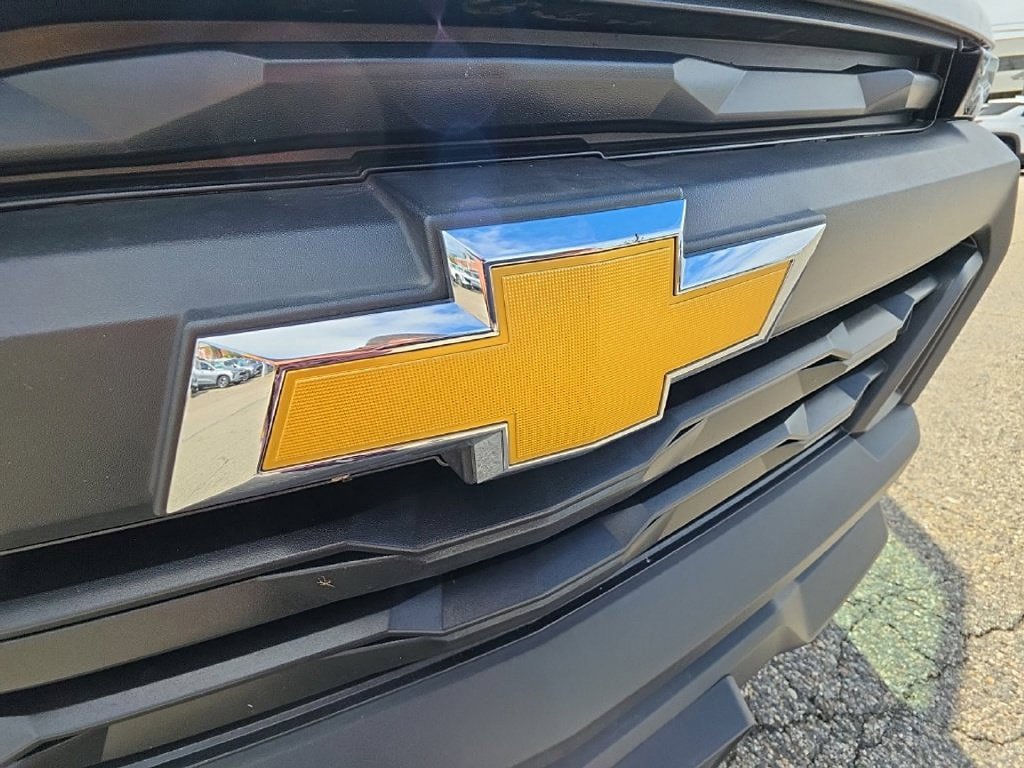 Used 2024 Chevrolet Colorado W/T w/ Safety Package RWD image 31