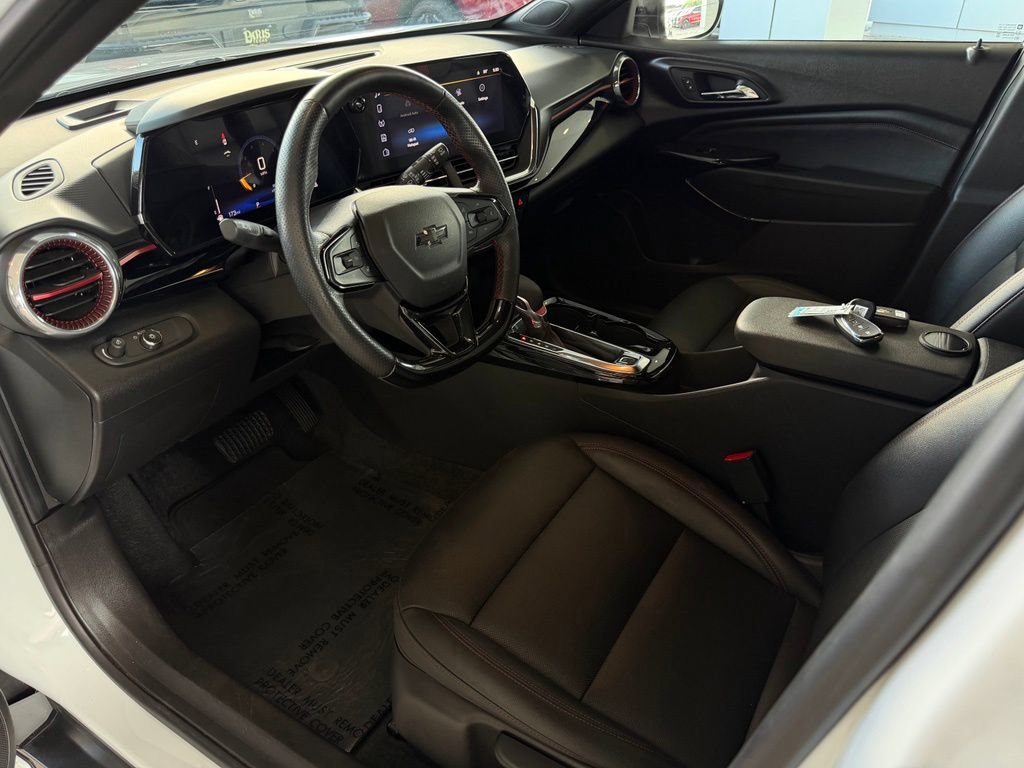 Used 2025 Chevrolet Trax RS w/ Driver Confidence Package FWD image 11