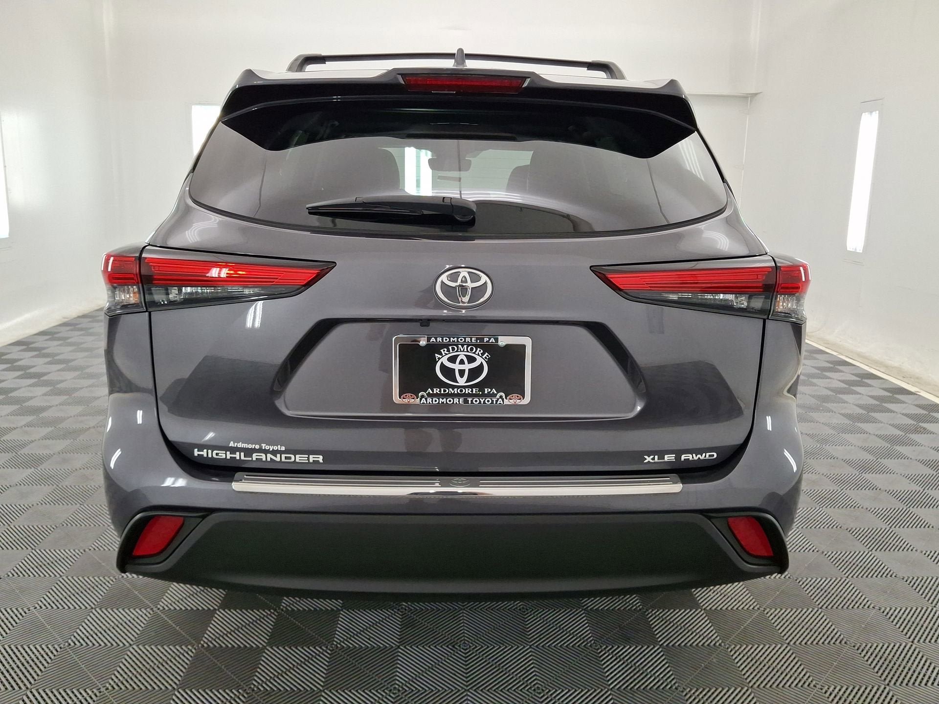 Used 2023 Toyota Highlander XLE AWD/4WD image 23